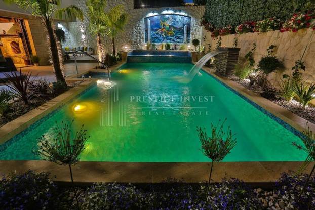 FOTO Kakva perverzija u Splitu! Vodeni raj i slike dizajnera. Ova vila se prodaje, a znamo i cijenu