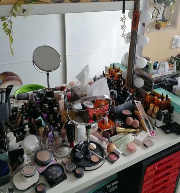 Na Facebooku je tražila savjet kako da organizira kutak za šminkanje: 'Pola odmah baci!'