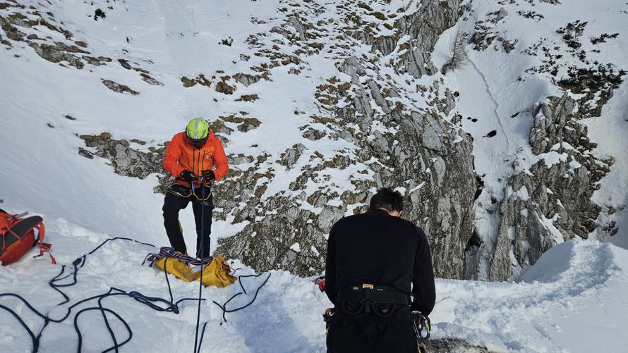 Hrvat (43) pao u provaliju od 150 metara i poginuo, tijelo izvukli slovenski spasioci