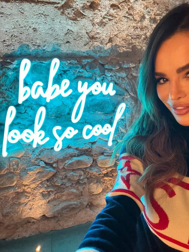 FOTO Skijanje, fina hrana i jako kratka haljinica: Evo kako se Severina provodi u Austriji