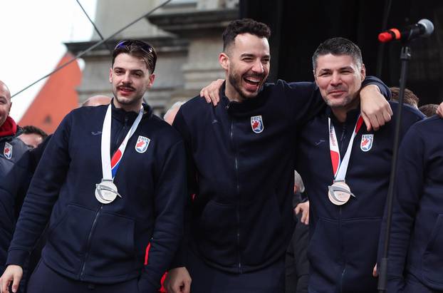 Zagreb: Hrvatska rukometna reprezentacija stigla na svečani doček na Trgu bana Josipa Jelačića