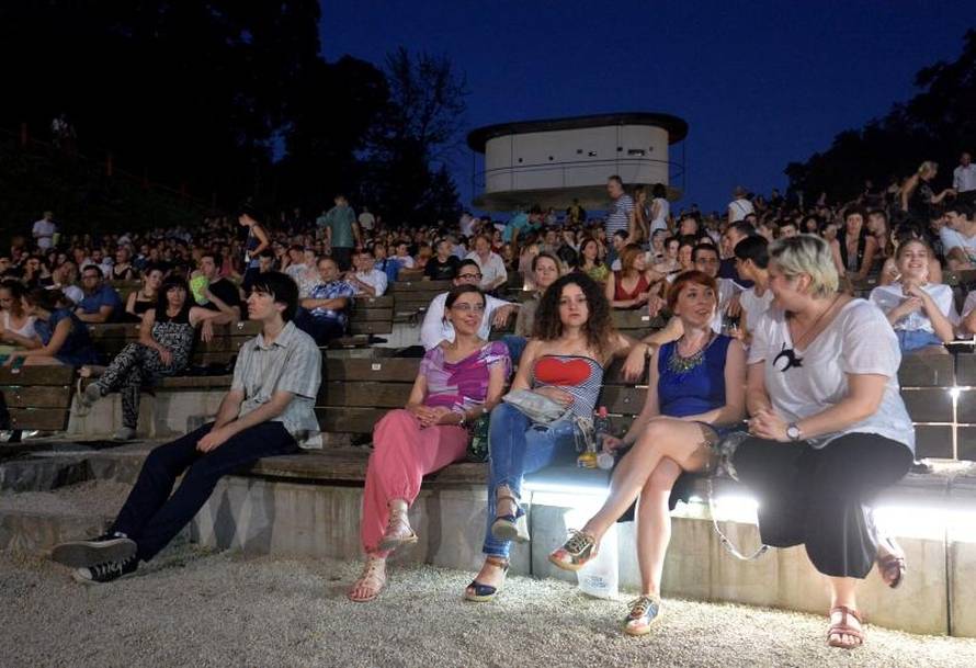 Vruće hlačice: Supruga Borisa Đurđevića plijenila je poglede