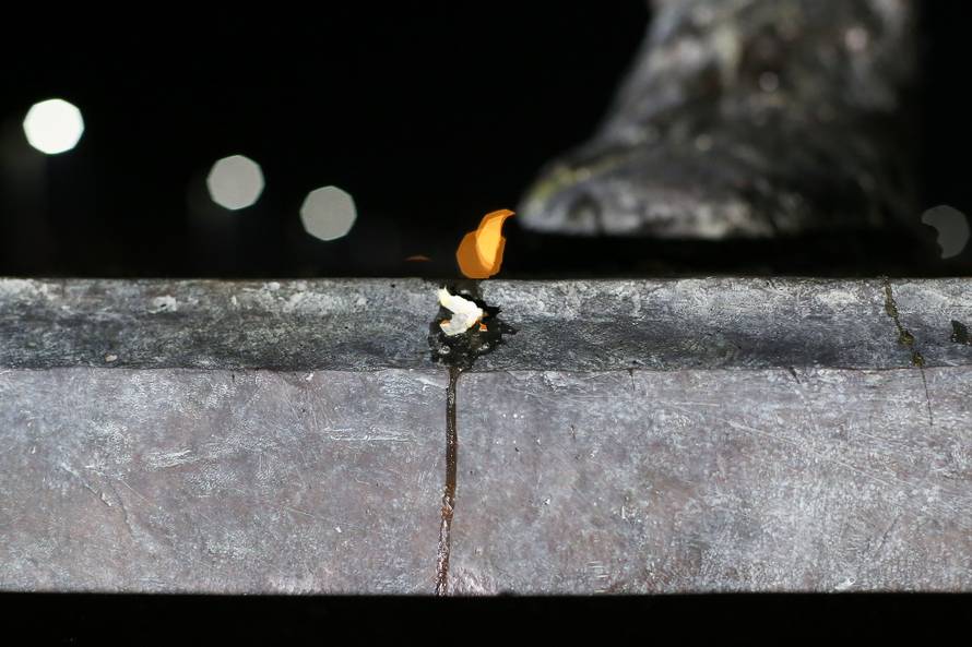 Zagreb: Nepoznati poÄinitelj bacio jaja na spomenik Franji TuÄmanu