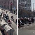 Stotine beogradskih studenata krenule biciklima u Novi Sad: U subotu će blokirati tri mosta...