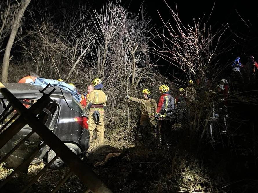 Detalji nesreće kod Ludbrega: Auto sletio s mosta, vatrogasci su izvlačili vozača i  putnicu