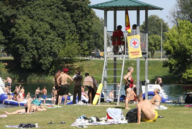 Karlovac: Otvorena sezona kupanja na Foginovom kupalistu