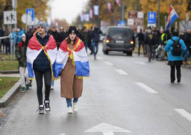 Vukovar: Okupljanje uoči 34. obljetnice stradanja Vukovara