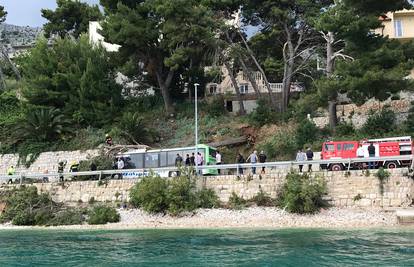 Nesreća između Splita i Omiša: Palo stablo i zgnječilo autobus