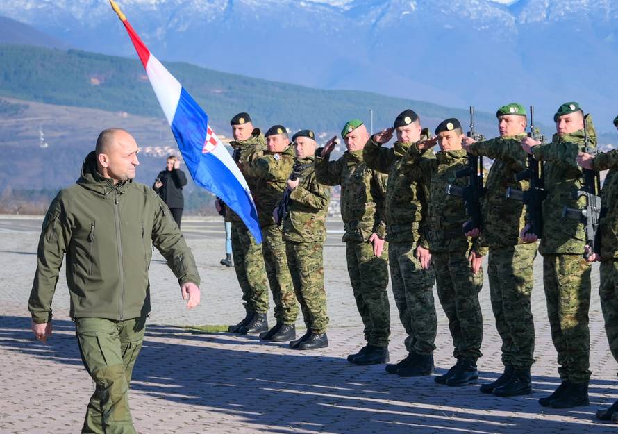 Anušić posjetio hrvatske vojnike na Kosovu: 'Bez vas, malo nam vrijedi sva tehnika i naoružanje'