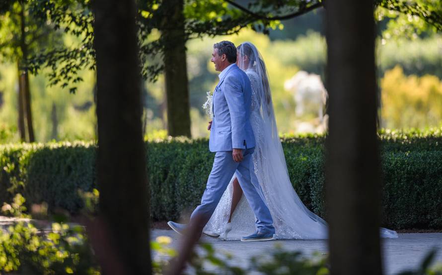 ARHIVA - 2022. EKSKLUZIVNE FOTOGRAFIJE Varaždin: Vjenčanje Dine Dragije i Tina Jedvaja u dvorcu Leitner