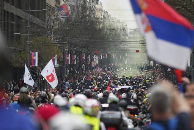 Beograd: Tisuće motorista stigalo je dati podršku studentima 