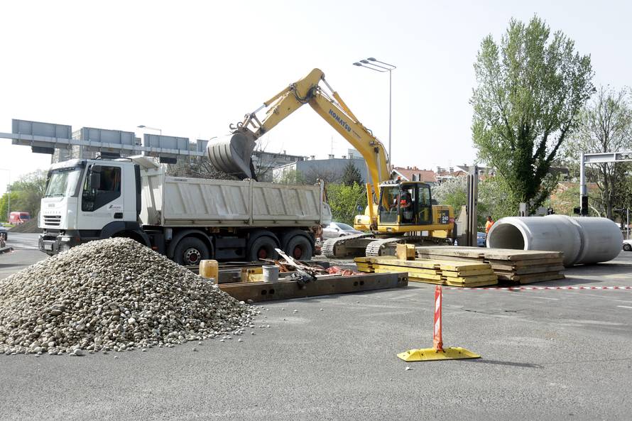 'Ne mislim da rupu otkopavaju jer su zaboravili cijevi, ali...'