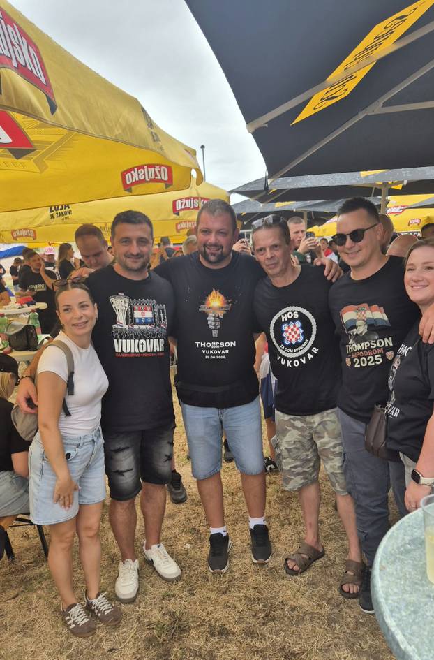 FOTO Grad Heroj je pun zastava: Pogledajte atmosferu  uoči Thompsonovog koncerta