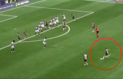 Sjećate li ga se? Ima nadimak po superjunaku, skandalozno ljubi, a  još uvijek zabija golčine