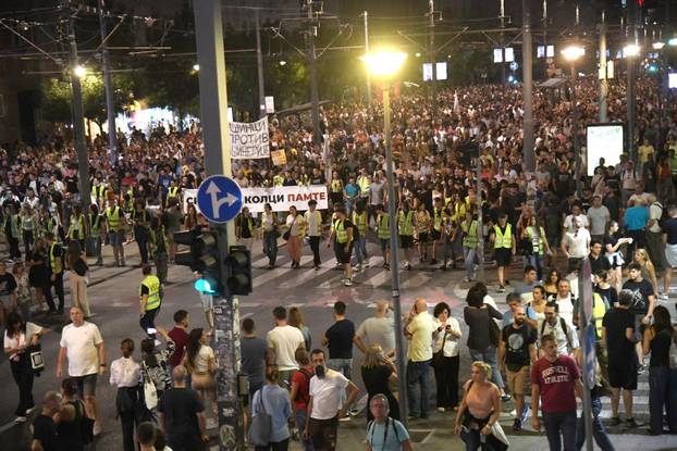 Beograd: Komemorativna šetnja povodom 10 mjeseci od pada nadstrešnice na željezničkoj stanici u Novom Sadu
