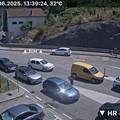 Duge kolone i čekanja na ulaze u Hrvatsku iz BiH: Temperatura iznad 30 °C, čeka se satima...