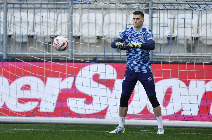 Osijek: Zagrijavanje uoči početka utakmice finale Hrvatskog nogometnog kupa između Dinama i Rijeke