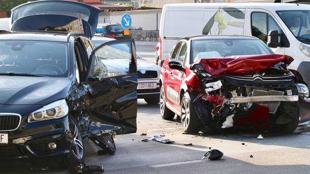 Split: Sudar dvaju osobnih automobila u ranojutarnjim satima