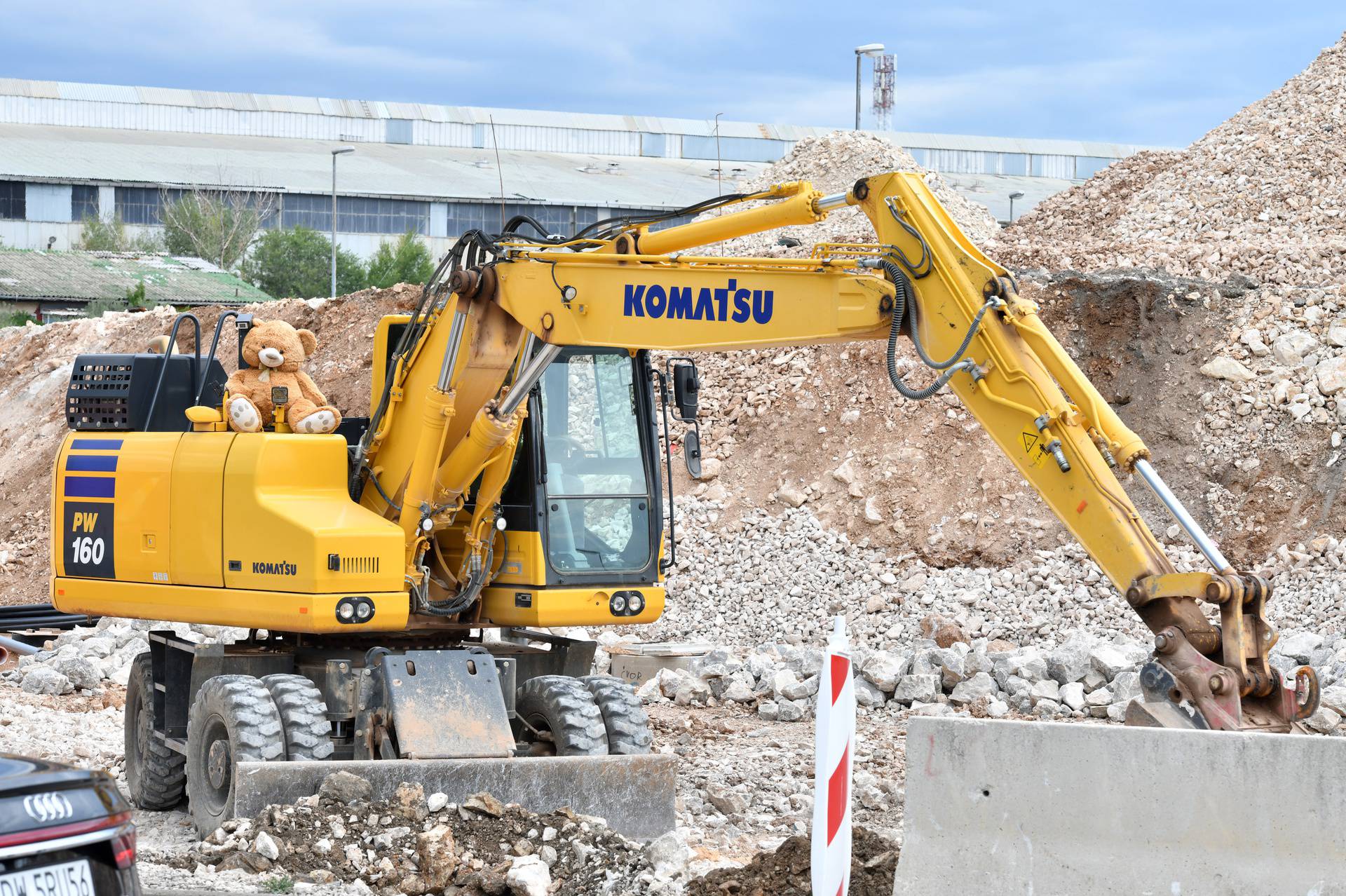 Šibenik: Medo pomo?ni radnik na bageru  gradilišta