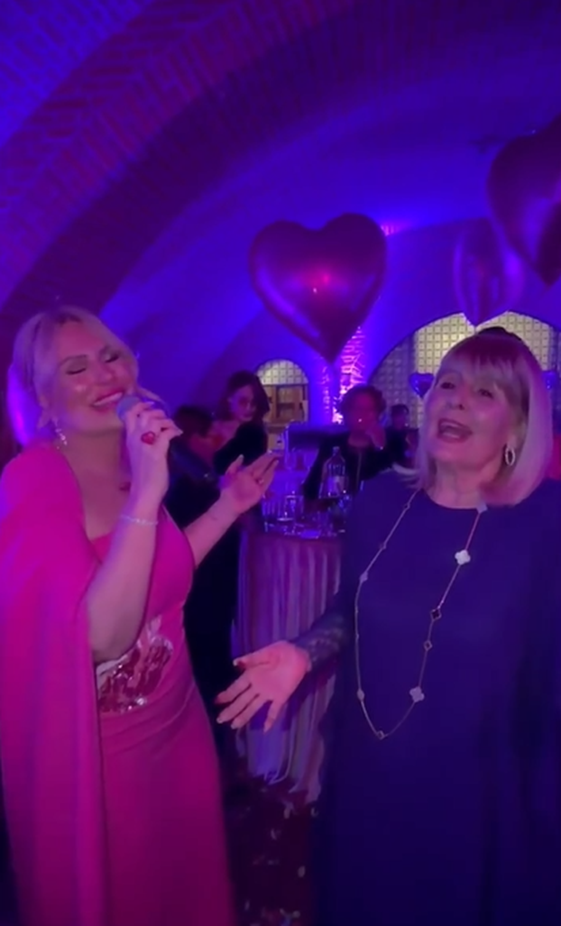 FOTO Ovako je Iva Todorić uzela mikrofon i pjevala mami Vesni