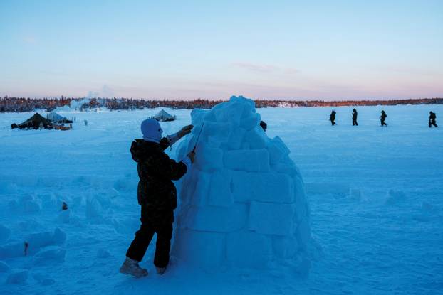 Canadian troops conduct arctic operations