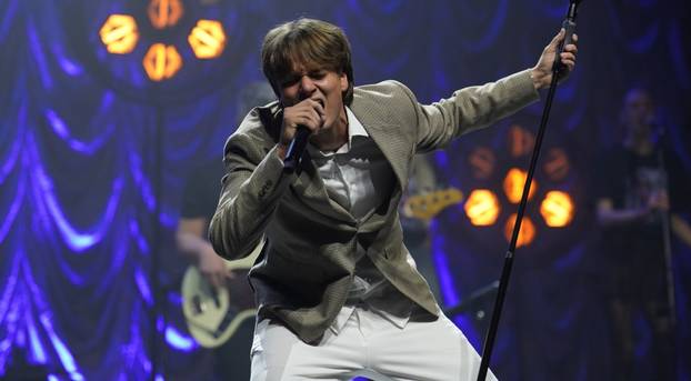 Teenage star Jakov Jozinovic gave his first performance in the MTS Hall.Tinejdz zvezda Jakov Jozinovic odrzao je prvi nastup u mts Dvorani.