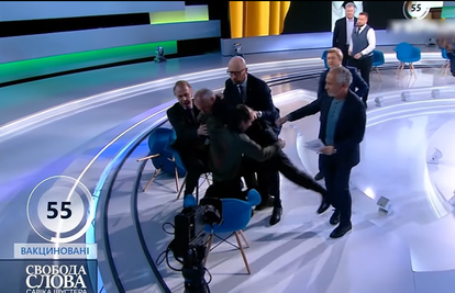 VIDEO  Novinar i proruski političar potukli se usred emisije: 'Ti si izdajica!'
