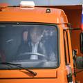 'Hajdemo!': Putin uskočio u kamion i otvorio Krimski most
