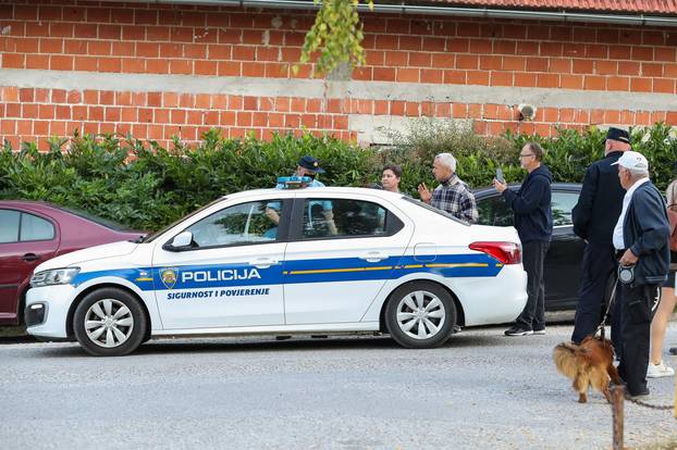 Jedna osoba privedena je ispred škole u Krapinskim Toplicama