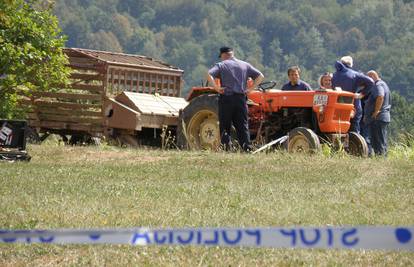 Oprez roditelji! Pazite na svoju djecu dok su u blizini traktora