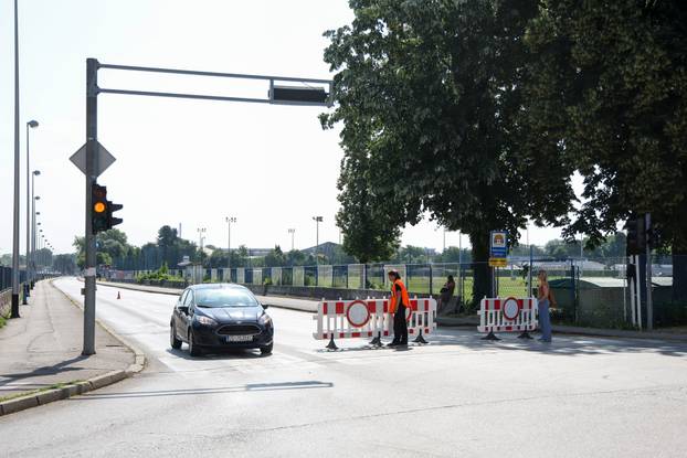 Zagreb: Privremeno je zatvoren promet oko Hipodroma zbog radova na pripremi pozornice za Thompsonov koncert