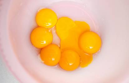 Neki žumanjci su blijedi, a neki jarko narančasti: Znate li zašto?