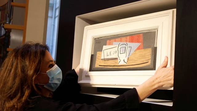 Charity raffle draw designates the winner of a Picasso oil painting for 100 euros at Christie's Paris