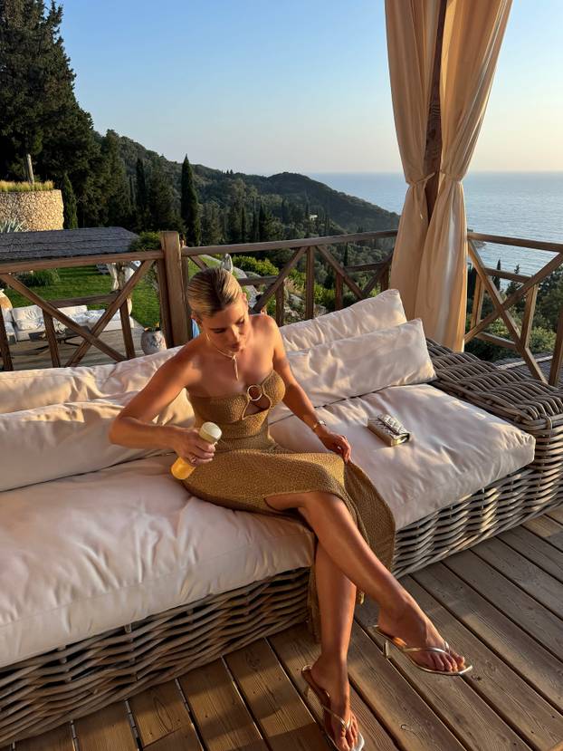 FOTO Ima svoj brend kupaćih, a kad vidite njezino savršeno tijelo, bit će vam sve jasno