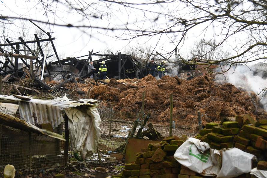 U požaru u Ivanovu Selu izgorio OPG