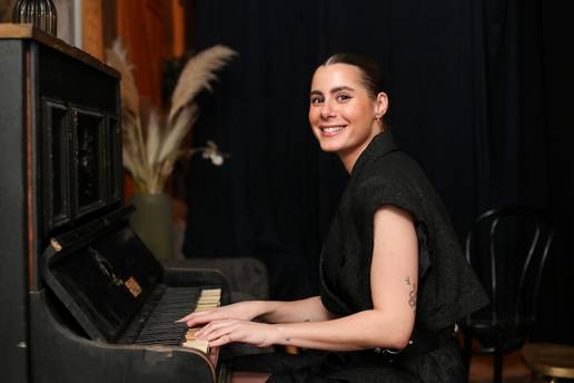 Ljubav više ne skrivaju: Nika Turković objavila romantičnu fotografiju s dečkom Zoranom