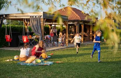 Raj za obitelji blizu grada: roštilj, livada i bez brige za djecu