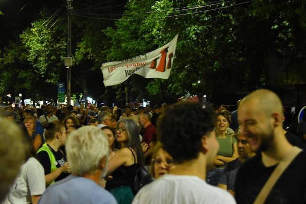 Niš: Ispred Osnovnog suda održan je prosvjed podrške pod nazivom "Svi smo mi Nikolina"