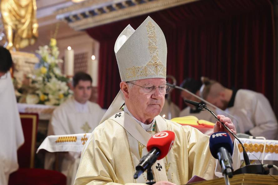 Split: Nedjelja Uskrsnuća Gospodinova - misu predvodi splitsko-makarski nadbiskup Zdenko Križić