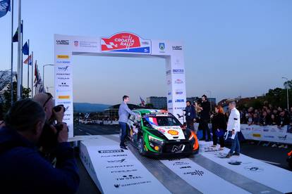 Zagreb: Krenuo je ceremonijalni start WRC Croatia Rallyja kod zagrebačkih fontana