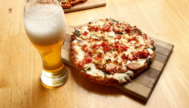 FOTO Danas je svjetski dan piva i pizze! Hoćete li ga 'proslaviti'?