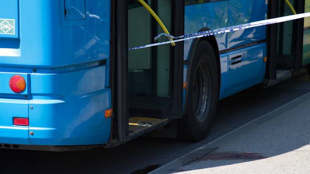 Zagreb: Na stajalištu na ulici Dragutina Golika pri ulasku u autobus broj 118 stradala putnica