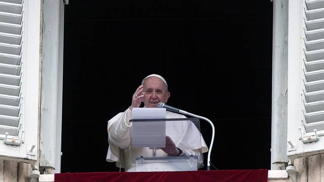 Papa: Godišnjica sukoba u Siriji treba potaknuti  sve da nađu 'dijelić nade' za uništenu naciju