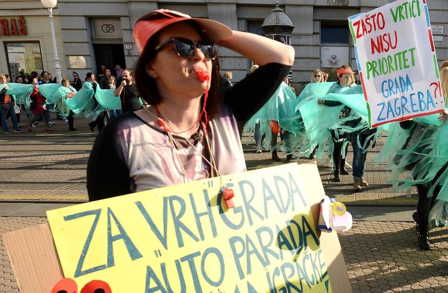 Sin mi je dehidrirao jer u vrtiću nemaju čaše, piju vodu iz ruku
