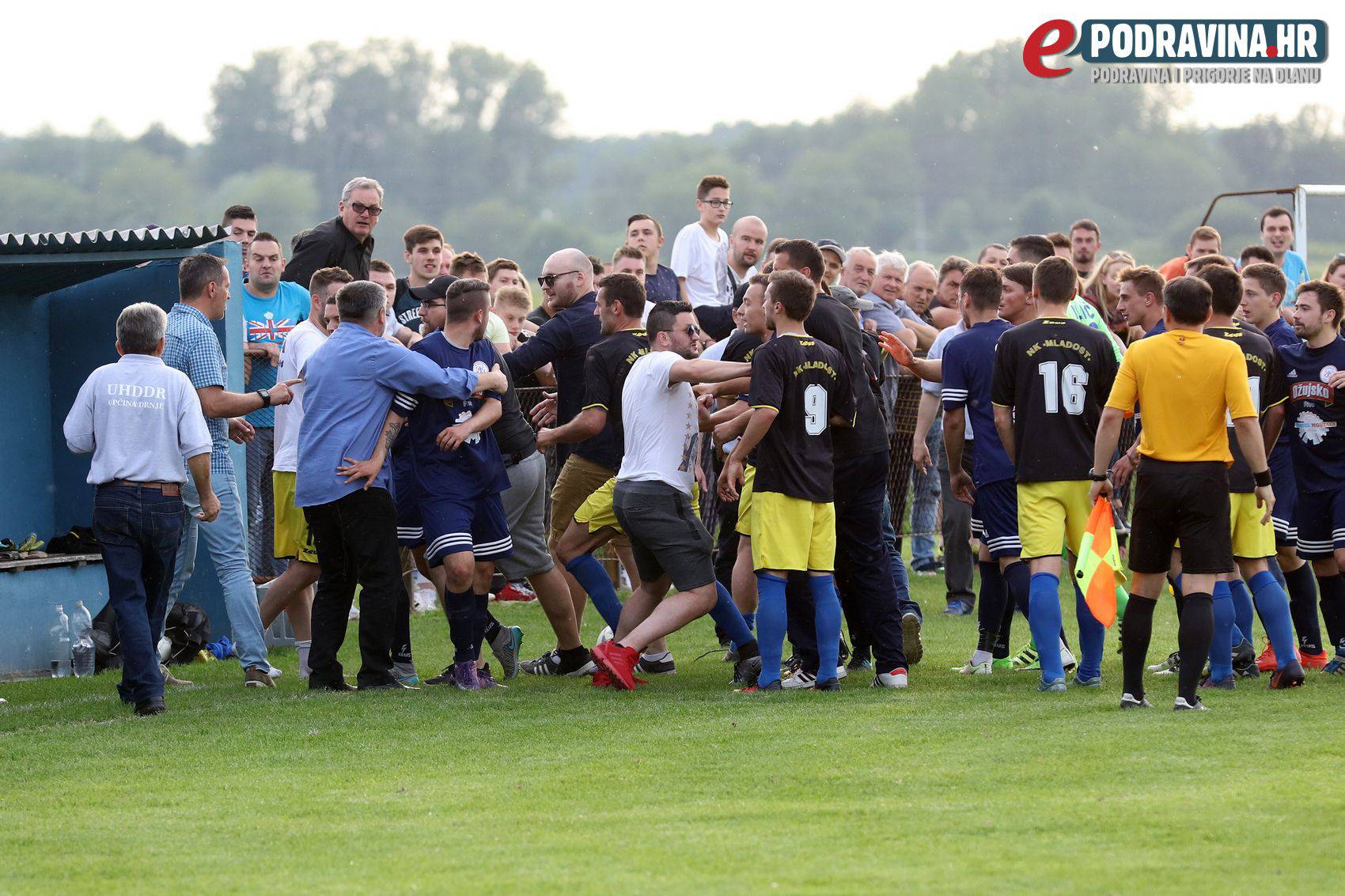 Derbi 1. ŽNL: Navijača više no u HNL-u, 4 crvena, tučnjave...