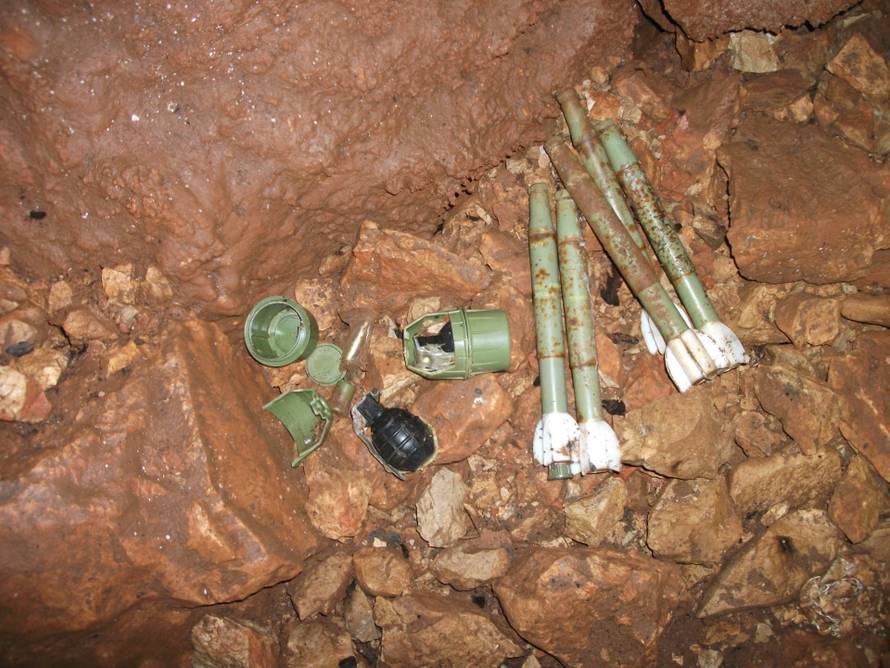 Policajci speleolozi: U 50 jama smo našli bombe, mine i zolje