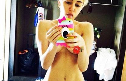 Miley u toplesu s frizurom kao C. Diaz u 'Svi su ludi za Mary'