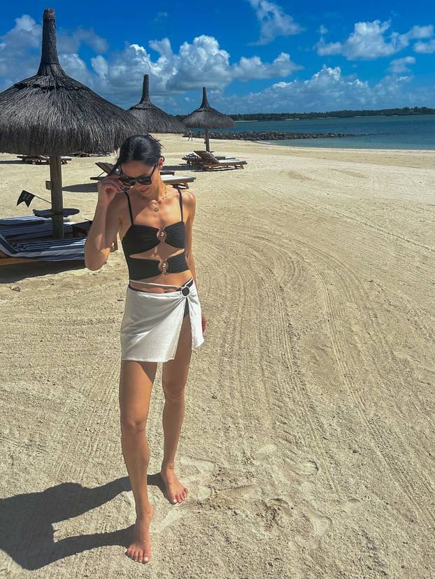 FOTO Ana Ivanović blista nakon razvoda sa Schweinijem. Pljušte komentari na fotke s plaže