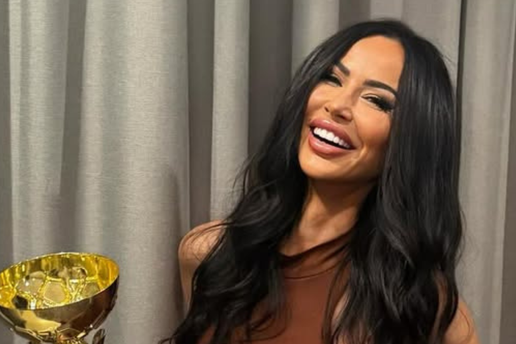 FOTO Hrvatska Meghan Fox slavila nagradu bez grudnjaka?