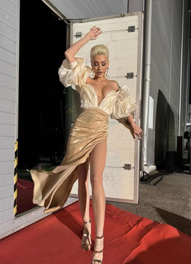 FOTO Poznata srpska voditeljica na izbor za Miss stigla u 'goloj' haljini, malo ostavila mašti...